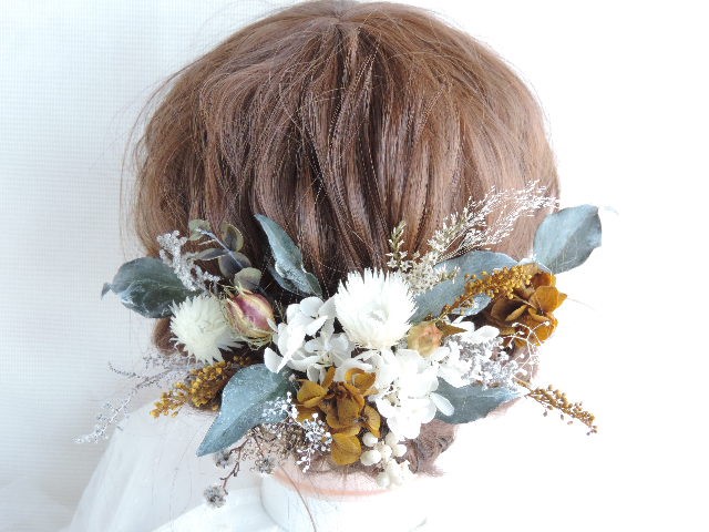 渋い黄色と白のウェディングヘッドドレス