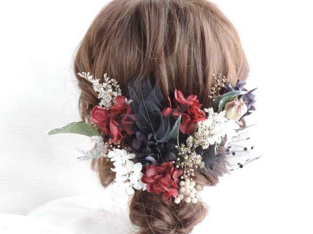 赤と黒と水玉チュールのヘッドドレス　　ブラックレッド　成人式　卒業式　髪かざり　ドライフラワー　プリザーブドフラワー