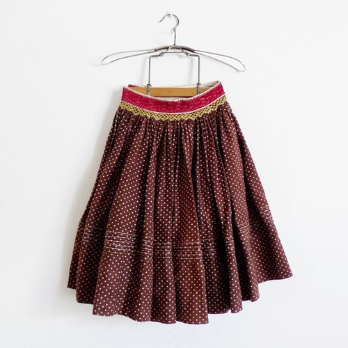 チェコの民族衣装 茶ドット模様のラップスカート 生地 ルコピスプラハ