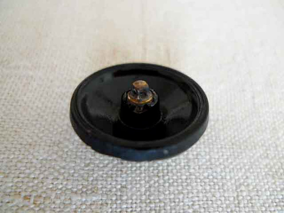 アンティークガラスのボタン（黒・大） 3枚目の画像