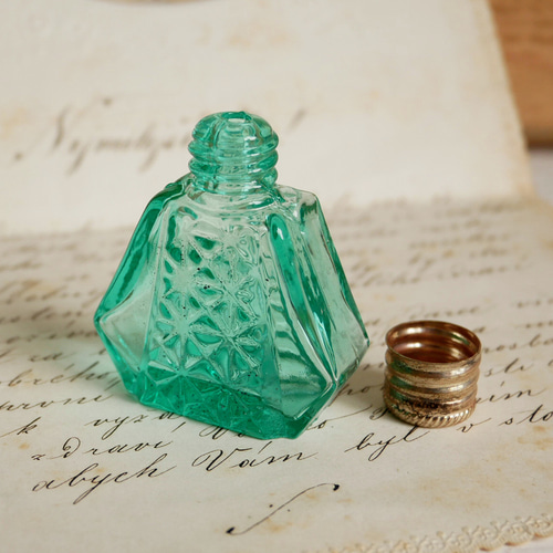 チェコガラスの小さな小瓶7 ミントグリーン ディフューザー・アロマ