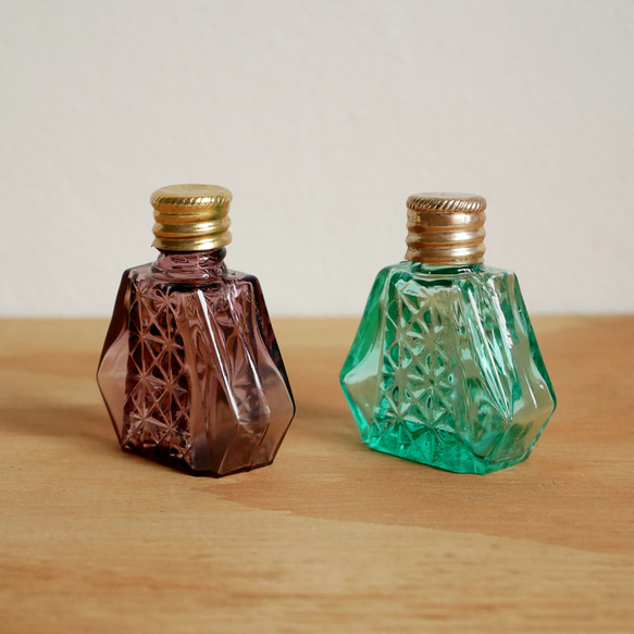 チェコガラスの小さな小瓶7　ミントグリーン 4枚目の画像