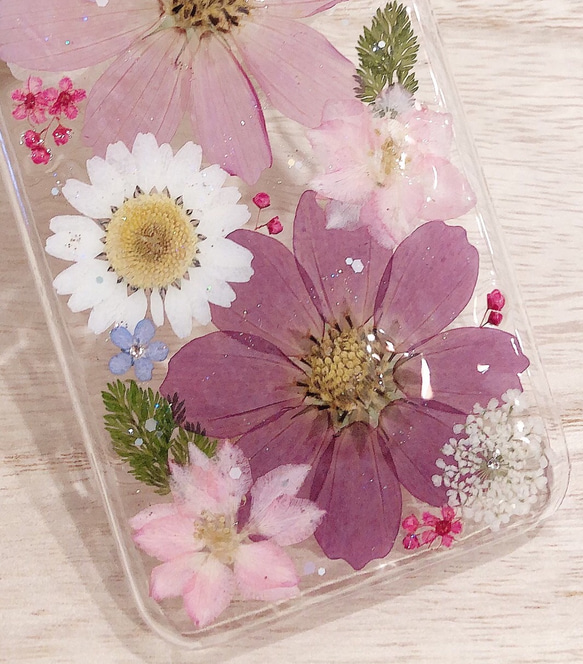 ピンク千鳥草とコスモスの押し花iPhoneケース 4枚目の画像