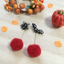 コウモリ&蜘蛛＊ポンポンハロウィンピアス❹ 1枚目の画像