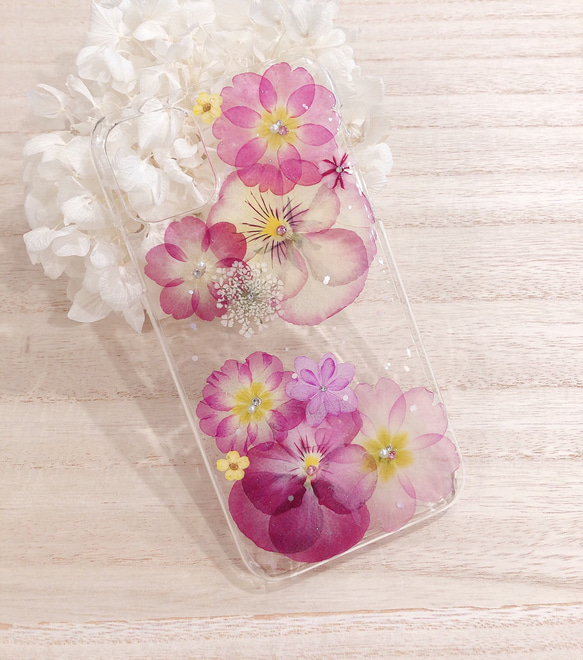 iPhone11ピンクジュリアン＊お花いっぱい押し花ケース㊲ 1枚目の画像