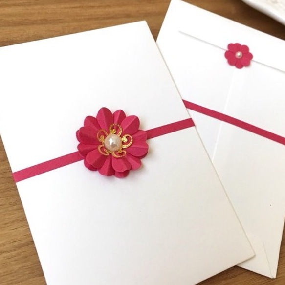 紙の花を添えたポチ袋（濃ピンク） 1枚目の画像
