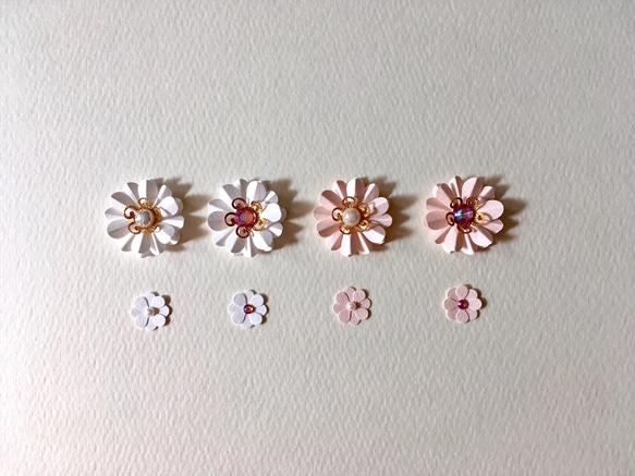 ピンクと白の紙で作った和の花達 2枚目の画像