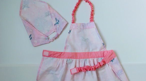 子供用エプロン☆三角巾セット☆ドレスみたいな☆ペガサスと星座【グリーン・ピンク・ブルー】 2枚目の画像