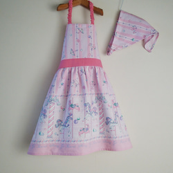 キッズエプロン☆三角巾セット☆ドレスみたいな☆メリーゴーランド【NEWピンク】 1枚目の画像
