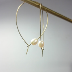 珍珠黃銅勾式耳環・飾銅14 第3張的照片