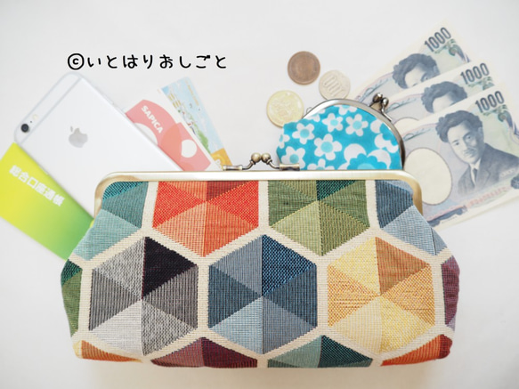スマホも入るたっぷり収納力！カラフルハニカムがまぐち長財布 1枚目の画像