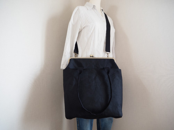 【受注制作】A4サイズもラクラク収納！帆布のがまぐち3wayリュックサック≪ブラック≫ 3枚目の画像
