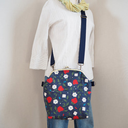 【受注制作】りんごと蝶々　がまぐち2wayショルダーバッグ　 3枚目の画像