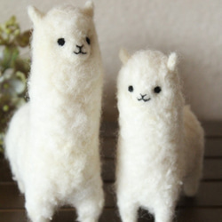 受注製作】中サイズ・ふわふわ白いアルパカ 羊毛フェルト mochoko 通販