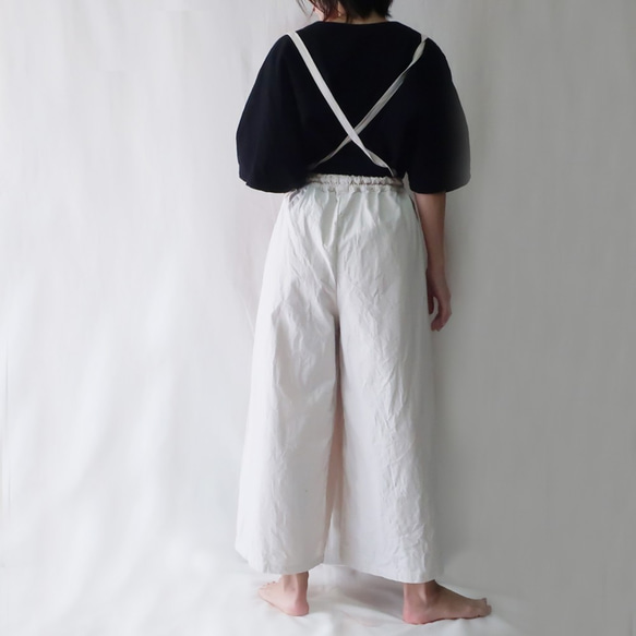 褶皺褲，配以100％棉質吊帶褲（免費/白色） 第3張的照片