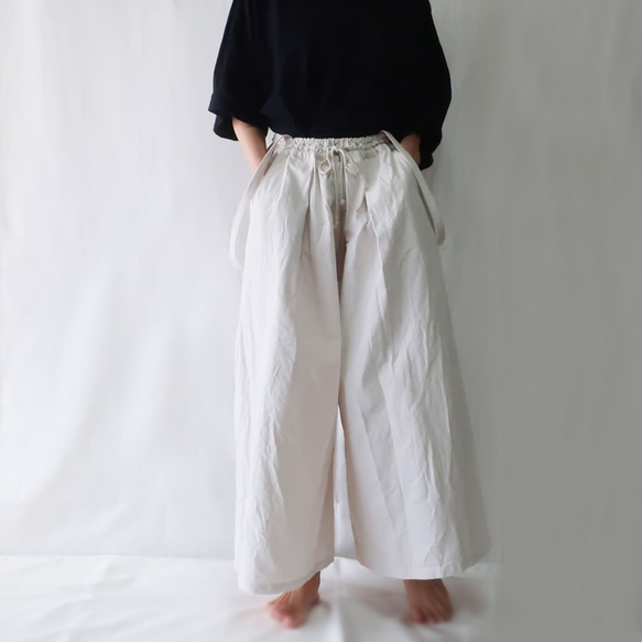 褶皺褲，配以100％棉質吊帶褲（免費/白色） 第10張的照片