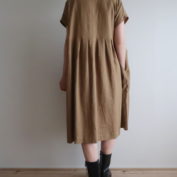 直筒簡約線條法式連衣裙（自由/米色） 第9張的照片