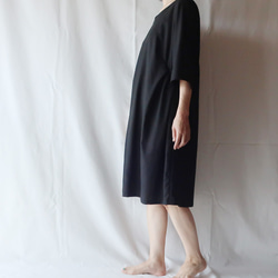 亞麻&amp;棉質側褶連衣裙（自由/黑色） 第6張的照片
