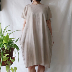 亞麻和棉質落袋口袋短袖連衣裙（自由/米色） 第1張的照片