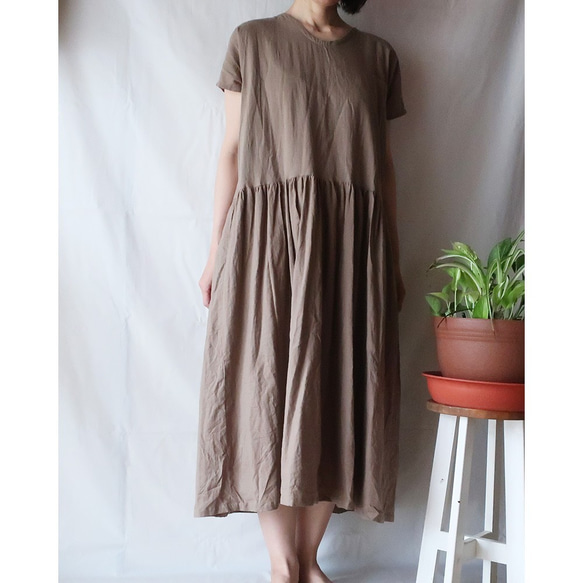 亞麻棉質褶皺連衣裙（免費/摩卡） 第4張的照片