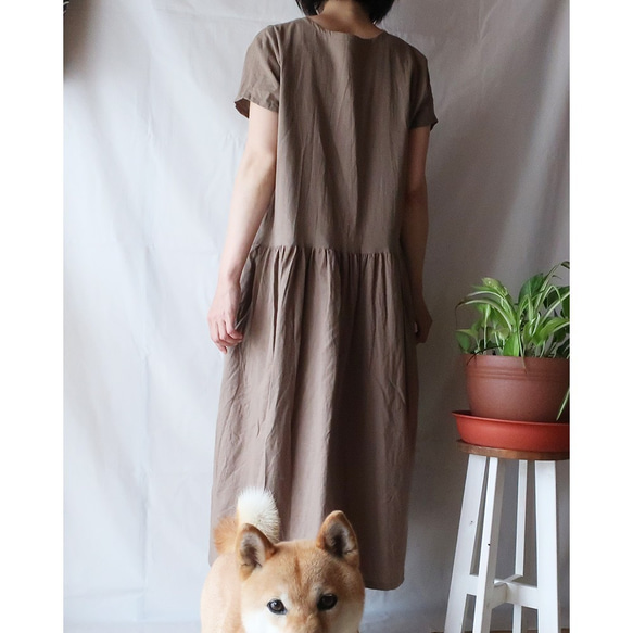亞麻棉質褶皺連衣裙（免費/摩卡） 第5張的照片