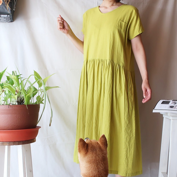 亞麻棉質褶皺連衣裙（免費/淡黃綠色） 第4張的照片