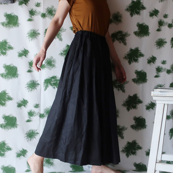 リネン100% タックロングスカート（フリー／黒） 2枚目の画像