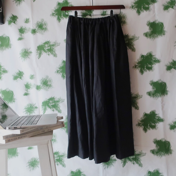 リネン100% タックロングスカート（フリー／黒） 7枚目の画像