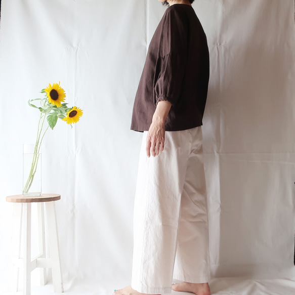 亞麻和棉針褶上衣（免費/棕色） 第4張的照片