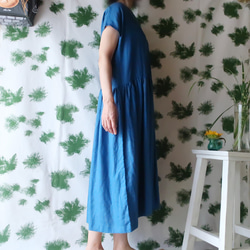 亞麻棉質褶皺連衣裙（免費/藍色） 第6張的照片