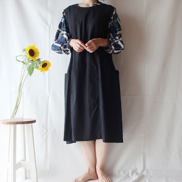 亞麻棉質褶皺連衣裙（免費/黑色） 第9張的照片