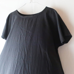 亞麻和棉質落袋短袖連衣裙（免費/黑色） 第4張的照片