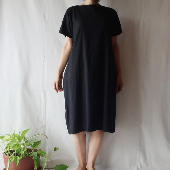 亞麻和棉質落袋短袖連衣裙（免費/黑色） 第6張的照片