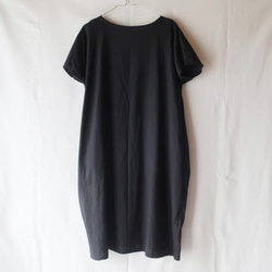 亞麻和棉質落袋短袖連衣裙（免費/黑色） 第9張的照片