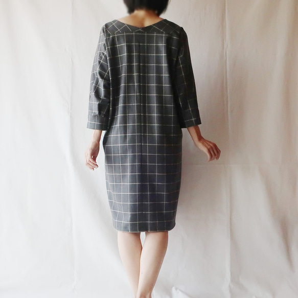 羊毛混紡V領杜爾曼連衣裙（自由/灰色格子圖案） 第9張的照片