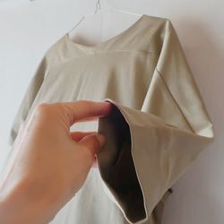 彈力棉質V領Dolman連衣裙（免費/米色） 第1張的照片