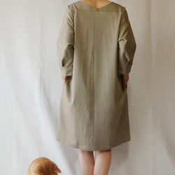 彈力棉質V領Dolman連衣裙（免費/米色） 第9張的照片