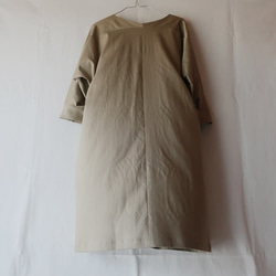 彈力棉質V領Dolman連衣裙（免費/米色） 第10張的照片