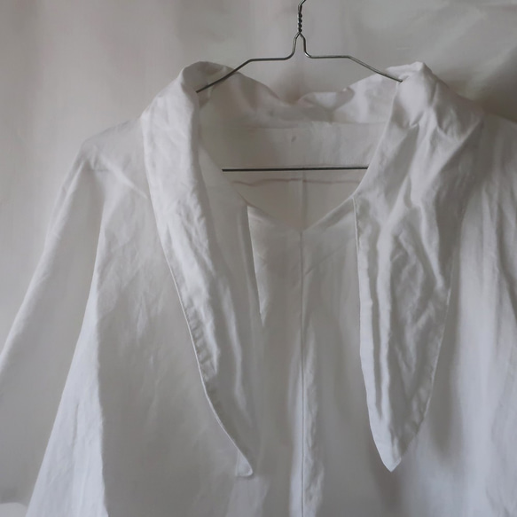 亞麻和棉質領子套頭衫（免費/白色） 第4張的照片