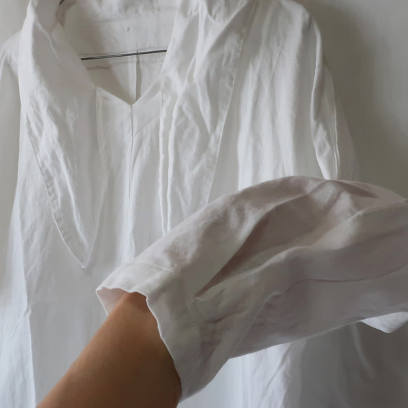 亞麻和棉質領子套頭衫（免費/白色） 第7張的照片