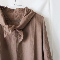 亞麻和棉質領絲帶套衫（免費/摩卡咖啡色） 第1張的照片