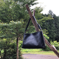 本革《コンパクトバッグ》 onehandle mini bag（ブラック）simple 2枚目の画像