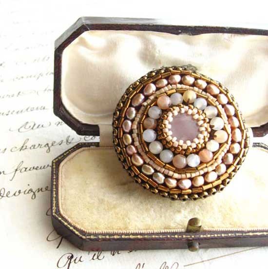 天然石 オレンジ ムーンストーン ビーズ 刺繍 ブローチ ネックレス 大ぶり 贈り物 母の日 ギフト