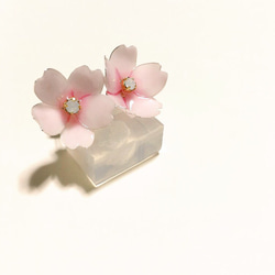 桜のピアス・イヤリング 1枚目の画像