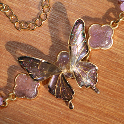 【レジン】 紫色手作り金属線蝶々ブレスレット 4枚目の画像