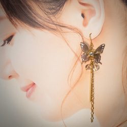 【滴膠】高輝度蝴蝶設計垂墜耳環 第3張的照片