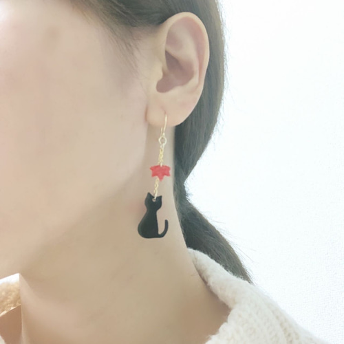 黒猫と秋のピアス／イヤリング ピアス（フック・チェーン