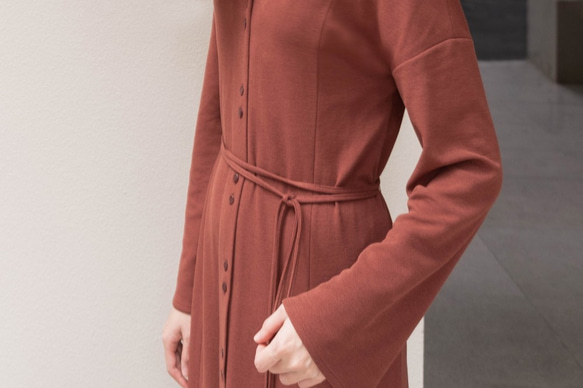 SAMEDi - 優雅修身長洋裝(附腰帶)-磚紅 第6張的照片