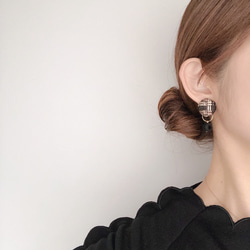 ブラック×フロッキー＊サージカルステンレスピアス　樹脂/チタン/k14gf/イヤリング/黒 4枚目の画像