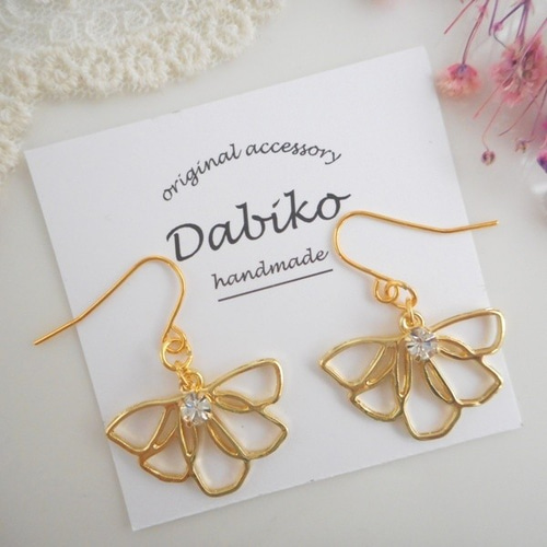 キラキラ輝く花びらの揺れる上品ピアス/イヤリング♡春・花・フラワー